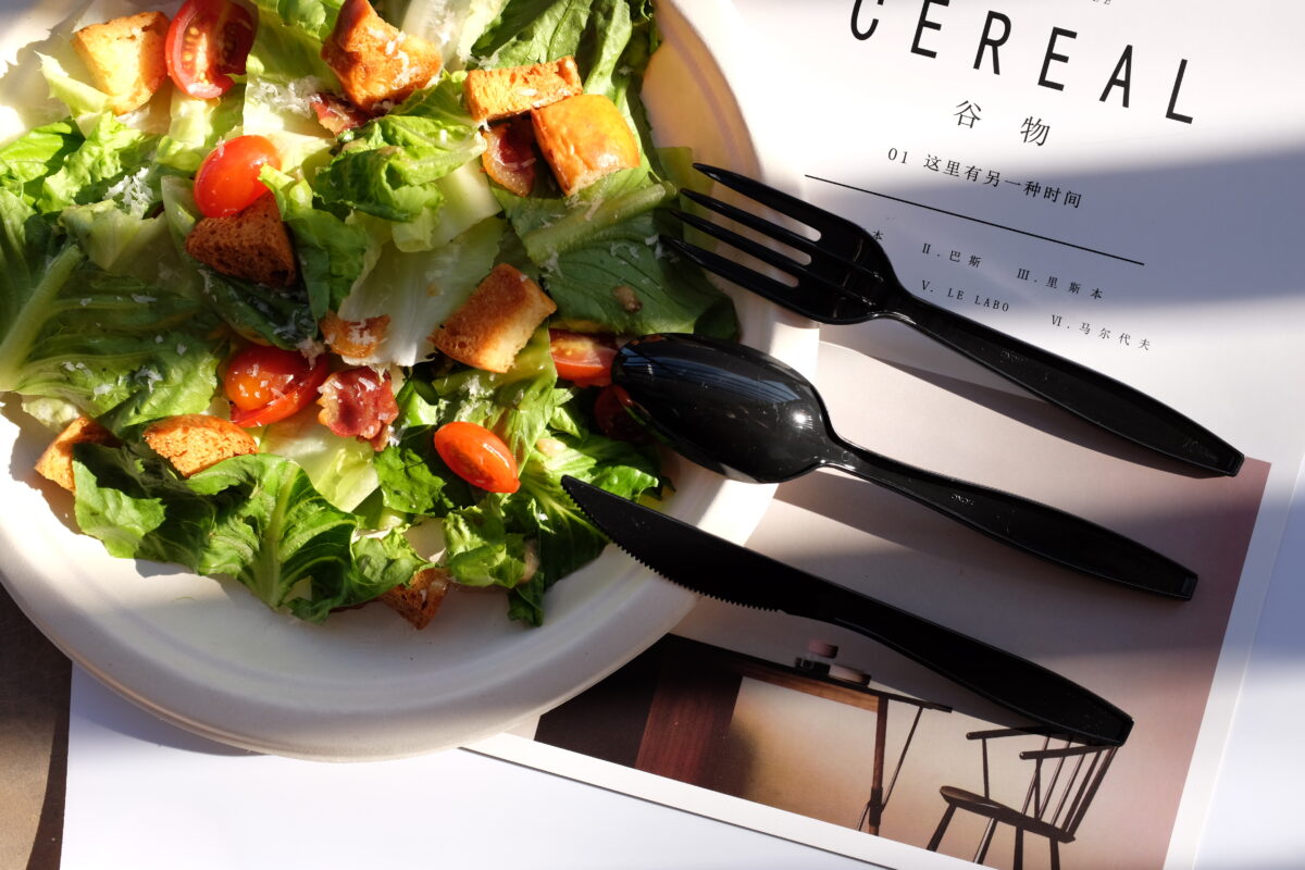 โรงงานผลิตช้อนส้อมพลาสติก โรงงานฉีดพลาสติก ช้อนส้อมรับประทานอาหาร ส้อมพับ